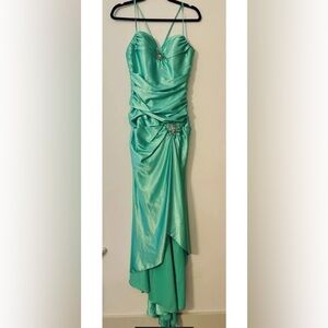 Elegant Green Ruched Rhinestone Prom Dress